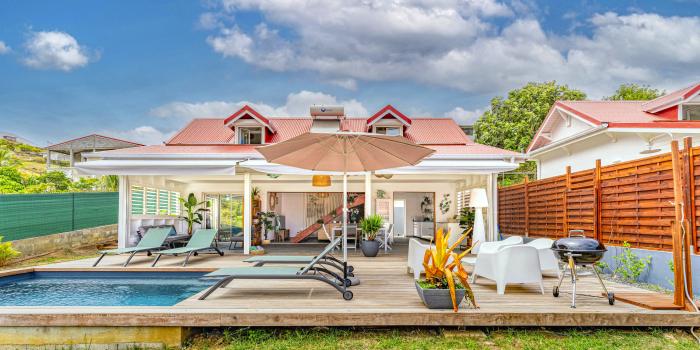 1.A louer villa avec piscine et Terre de haut Les Saintes